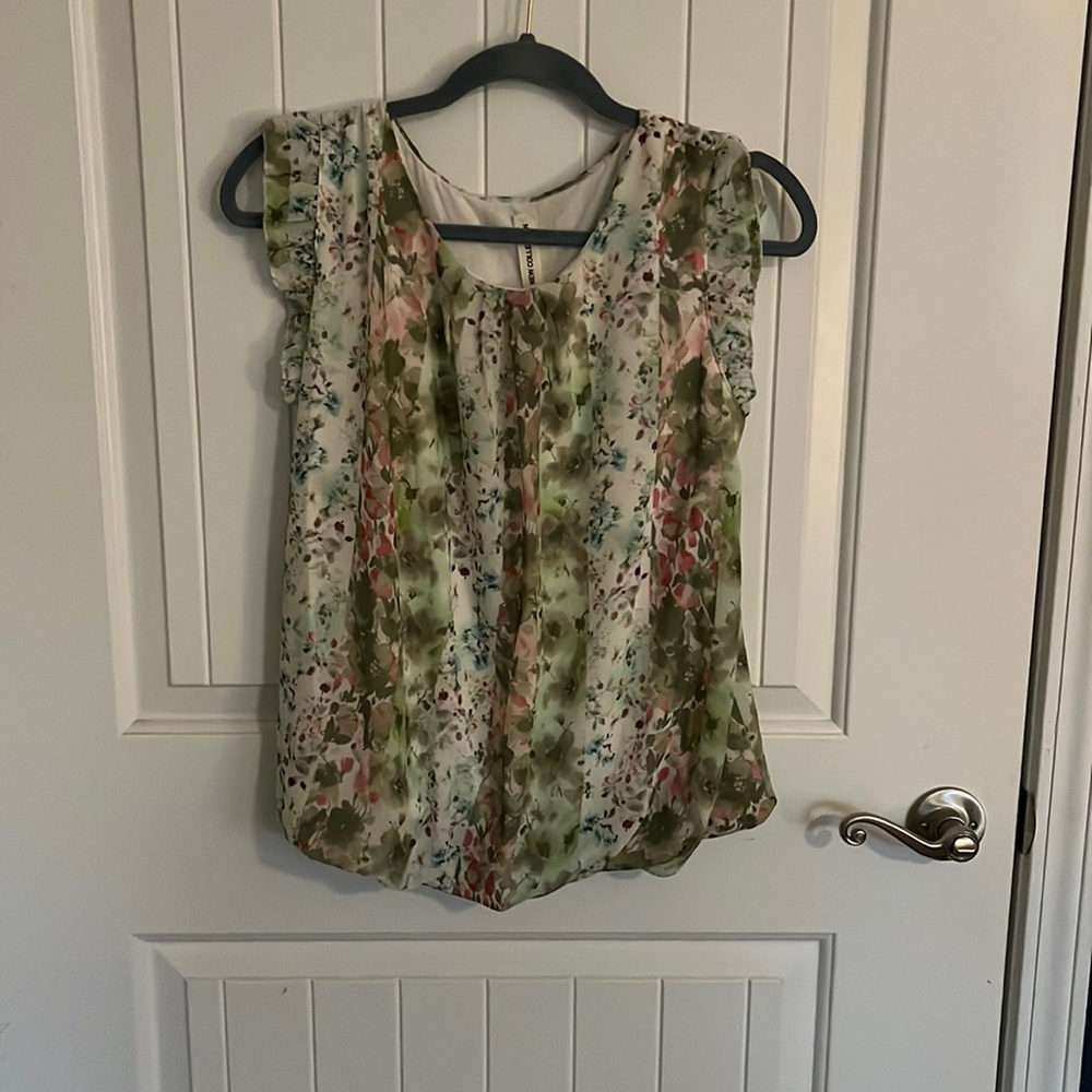 Sz S ladies blouse elastic bottom